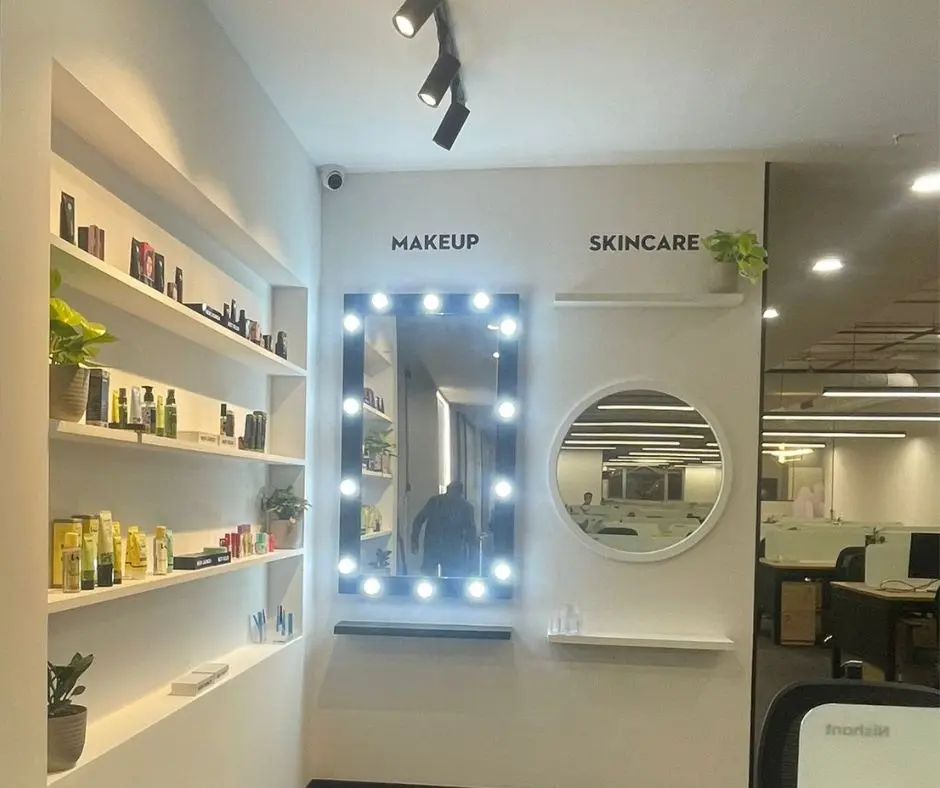 Modern coworking space in Mumbai with flexible desks and premium facilities.