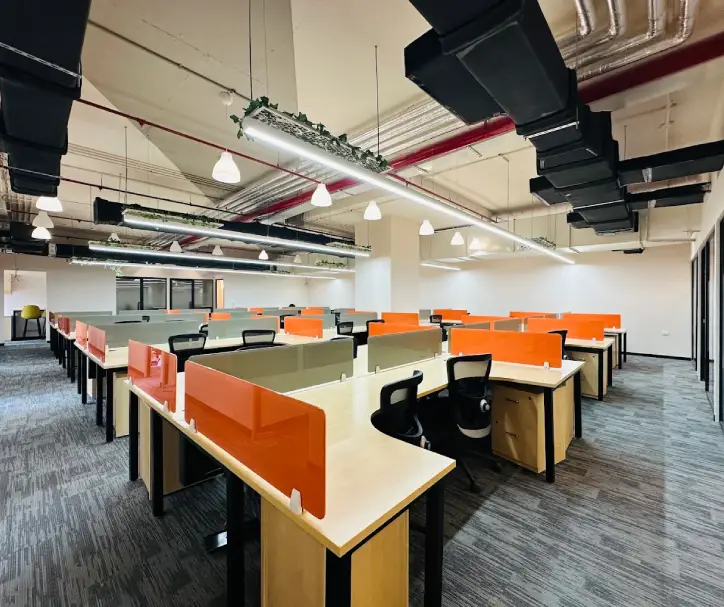 Office Space in Viman Nagar with modern workstations